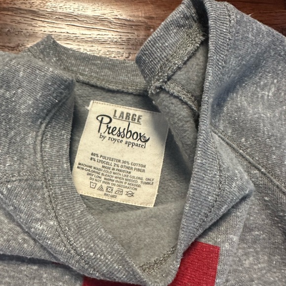 IU Crewneck - Picture 2 of 3